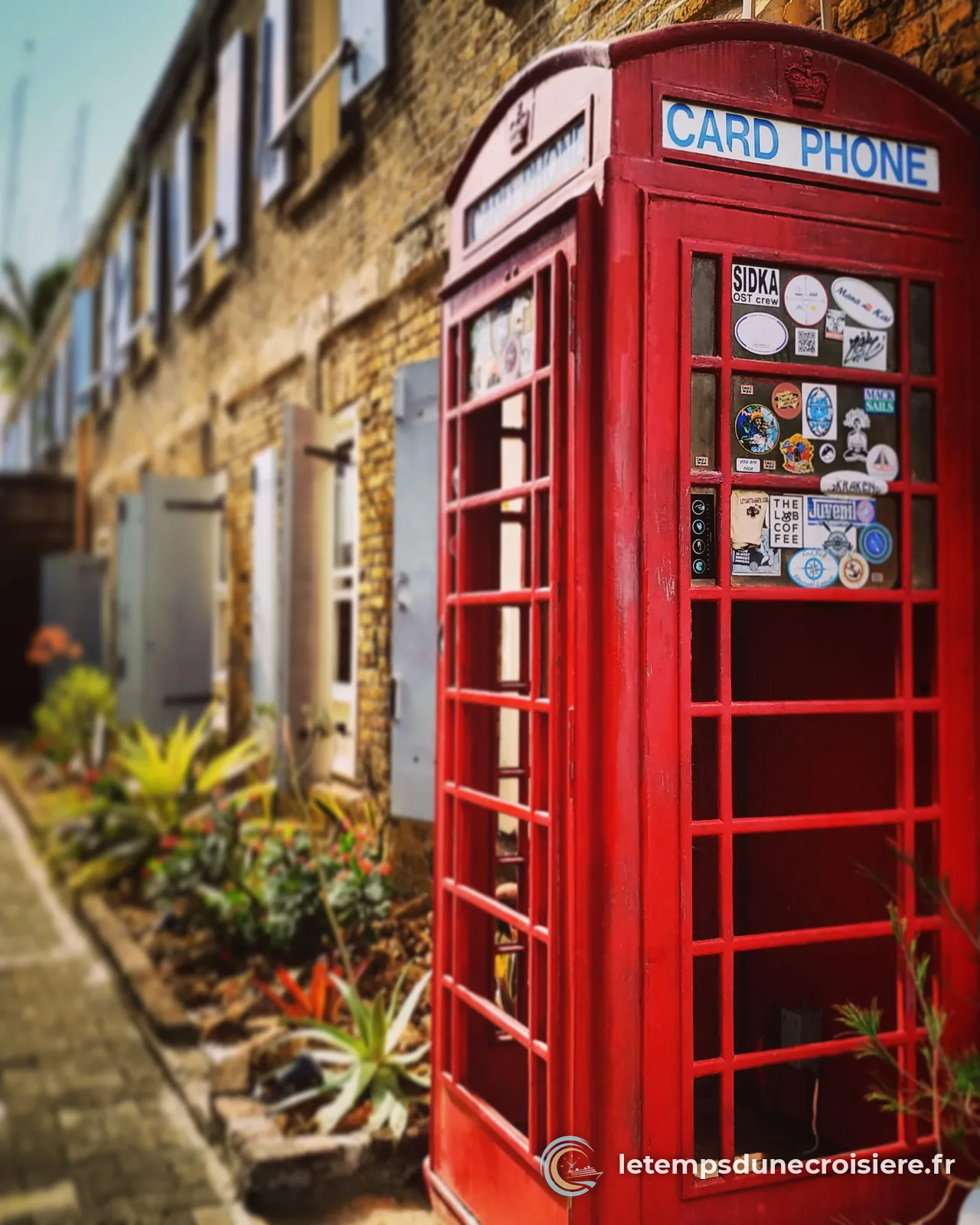 Une cabine téléphonique rouge britannique à Antigua