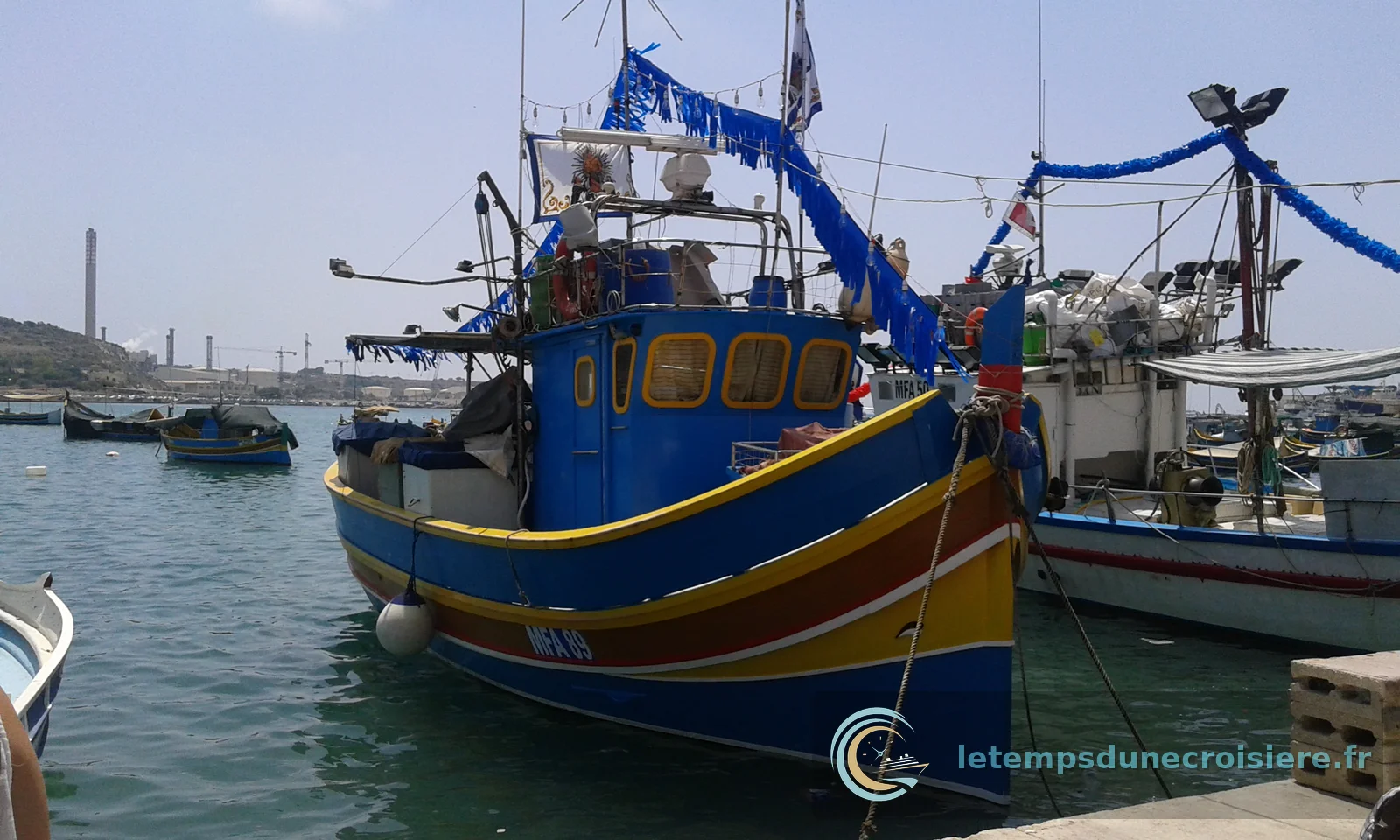 Un luzzu coloré dans le port de Marsaxlokk