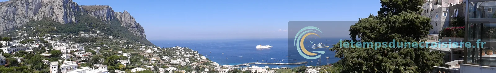 Panorama depuis les hauteurs de Capri avec le Neo Riviera au mouillage dans la baie